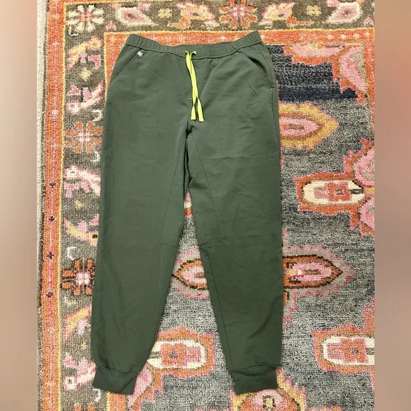 Figs Men’s Olive Scrub Pants - Large