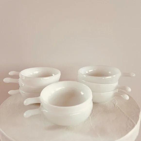 SET OF‎ 8 VINTAGE MILK GLASS STACKABLE SOUP BOWLS W/ HANDLES OVEN/MICROWAVE SAFE