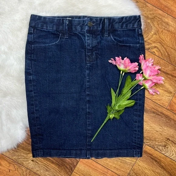 Gap dark wash denim pencil skirt B7-36