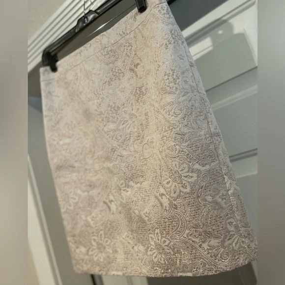 J. Crew~Elegant~Ivory & Metallic Rose Gold Jacquard~Midi~Pencil Skirt~Size 4