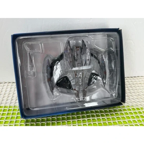 Eaglemoss Star Trek‎ Jem'Hadar Attack Cruiser Model DS9 2463-A/J-ripped box