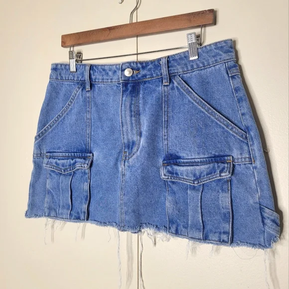 Princess Polly Denim Mini Skirt Size 8 Cargo Pockets Distressed Sexy Summer
