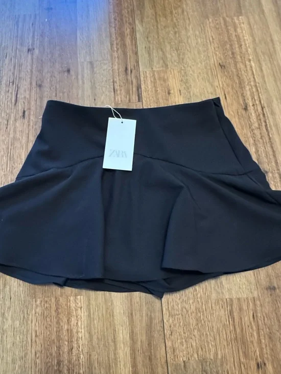 Zara Black Peplum Mini Skirt/skort
