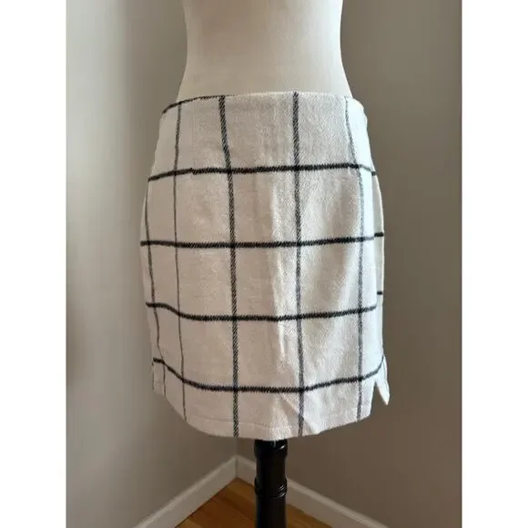 Lulus Skirt White Black Plaid NWT Size Large Cozy Minimalist Preppy