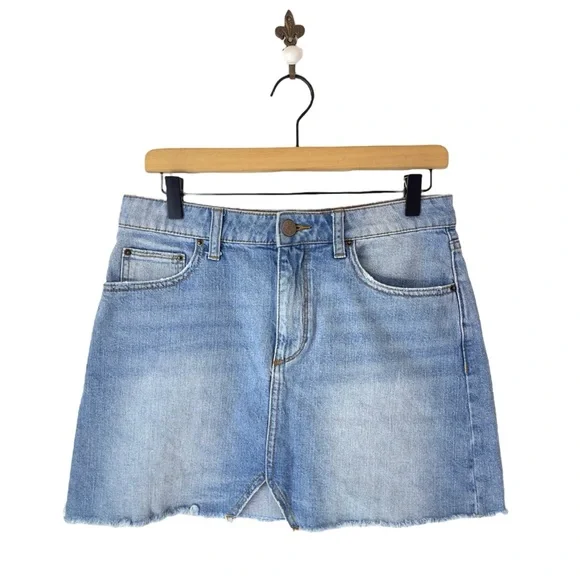 Urban Outfitters BDG Cutoff‎ Denim Mini Skirt Light Wash Raw Hem Medium