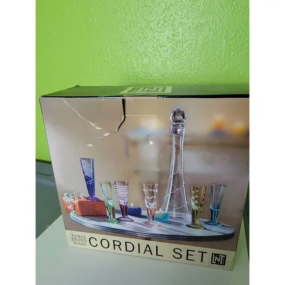 Linens‎ n Things 7 Piece Etched Glasses Decanted Cordial Set LNT With Box