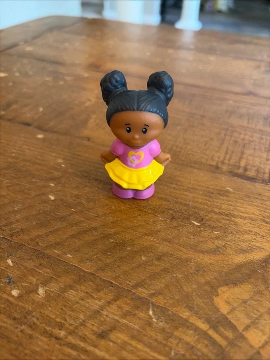 Fisher Price Little People Tessa yellow skirt as is