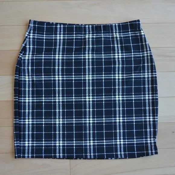 NWT Soly Hux Plaid Mini Skirt Size L Black White