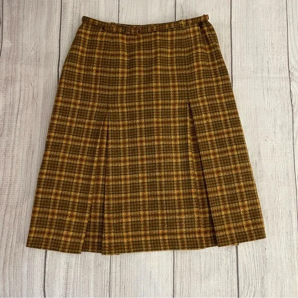 VINTAGE 1970s Tudor Square Women’s A-Line Skirt Checkered Plaid Gold Brown Tan