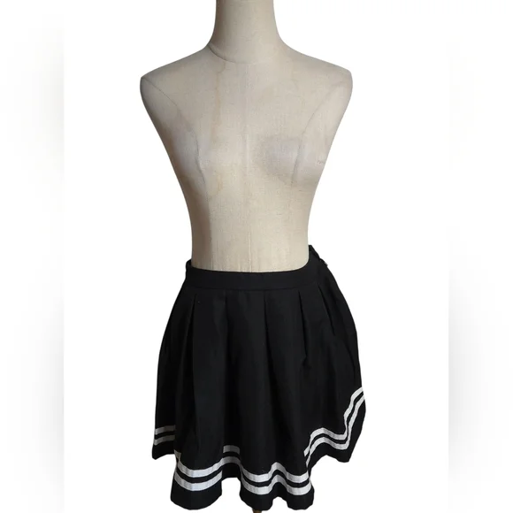 Hot Topic Goth Black Pleated Mini Skirt