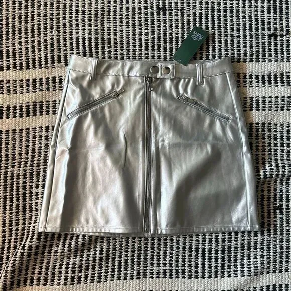 Wild Fable Size 6 Silver mini skirt NWT zipper front