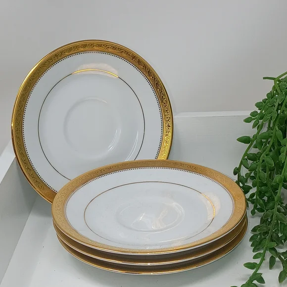 Noritake Signature Gold 4276 Sacuers