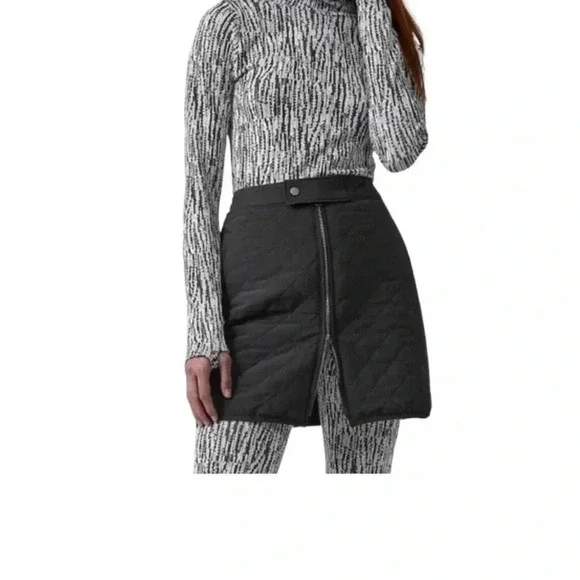 Athleta Apres Ski skirt quilted black zip up