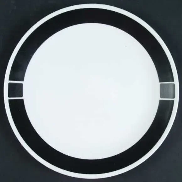 Corelle urban black 4 dinner plates , discontinued