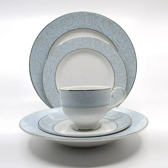 new in box Mikasa Blue Parchment Fine China Dinnerware L3275 5-pc Place Setting