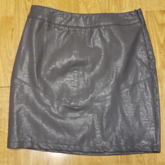 NWT gray vegan leather miniskirt LF sz small