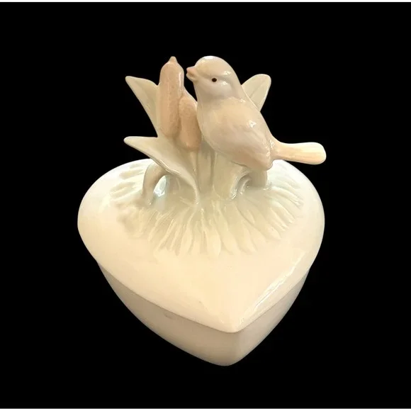 Heart Shaped Porcelain Ring Jewelry Trinket Box Lidded with Bird on‎ Top