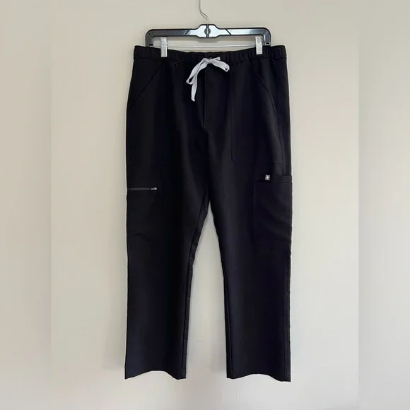FIGS Men's Cairo Cargo Scrub Pants in Black, Large/Short