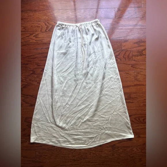 Women's Cream Elastic-Waist Maxi Skirt