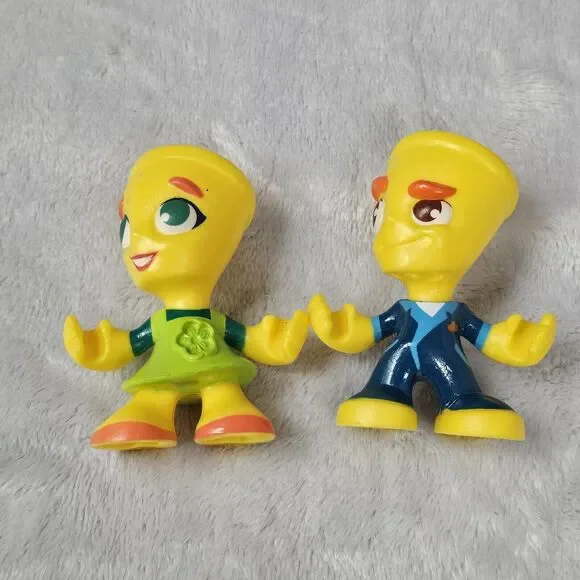 Hasbro Play Doh Town Shape and Make Police Man Fun Girl Character