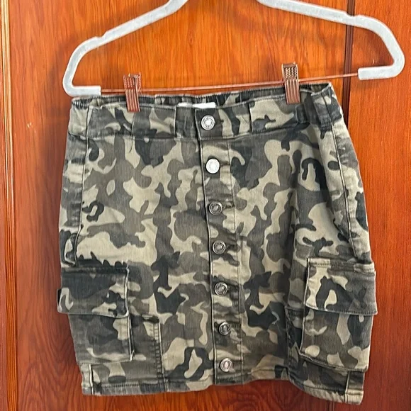 Camouflage KanCan Mini Cargo Skirt Ladies Size Large