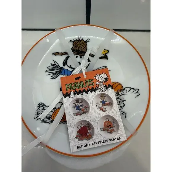 Peanuts Snoopy Scarecrow Pumpkin Set of 4 Appetizer Plates Halloween Fall NEW