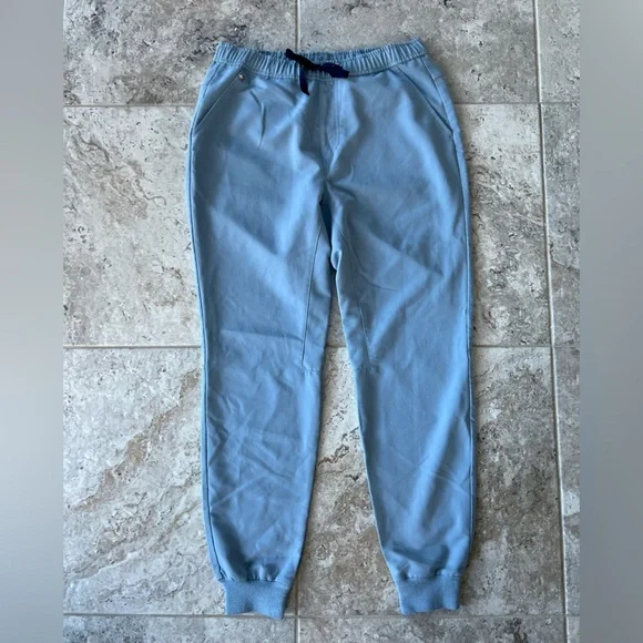 FIGS Men's Tansen Jogger Scrub Pants in Chambray PO #3040, size M