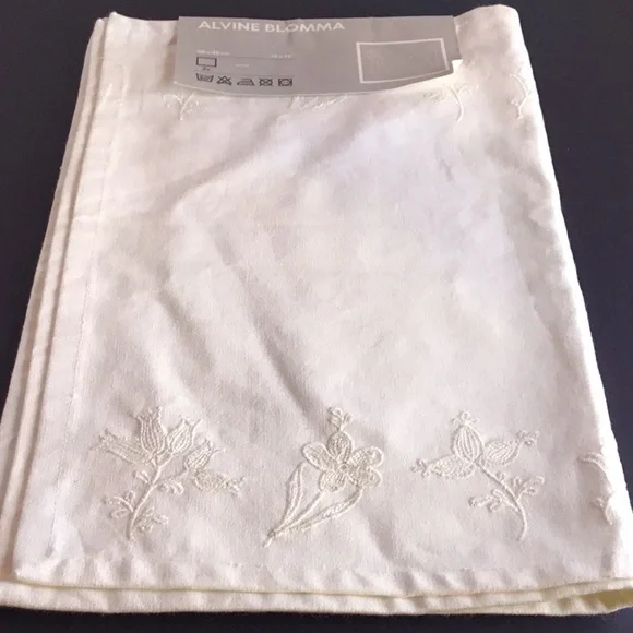 NWT IKEA Alvin Blomma 2 White Floral Placemat