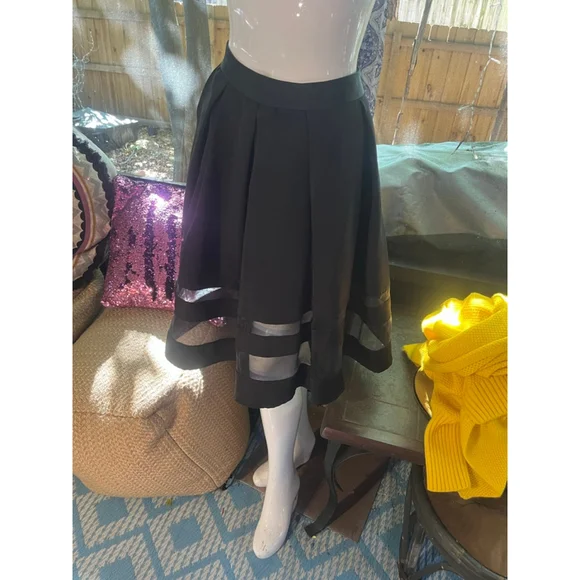 Women's Express Black Pleated Midi Skirt Size 6