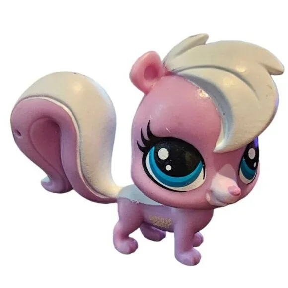 Hasbro Littlest Pet Shop #52 Skyla L'Aroma Skunk Figure Pastel Purple White LPS
