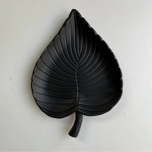 IKEA Knastrigt Leaf Shaped Decorative Tray Plate Black