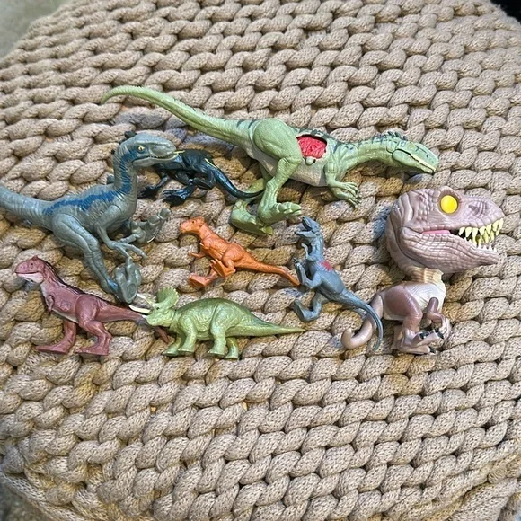 Jurassic Park Dinosaur lot / funko Velociraptor #549 Collectible Vinyl toys