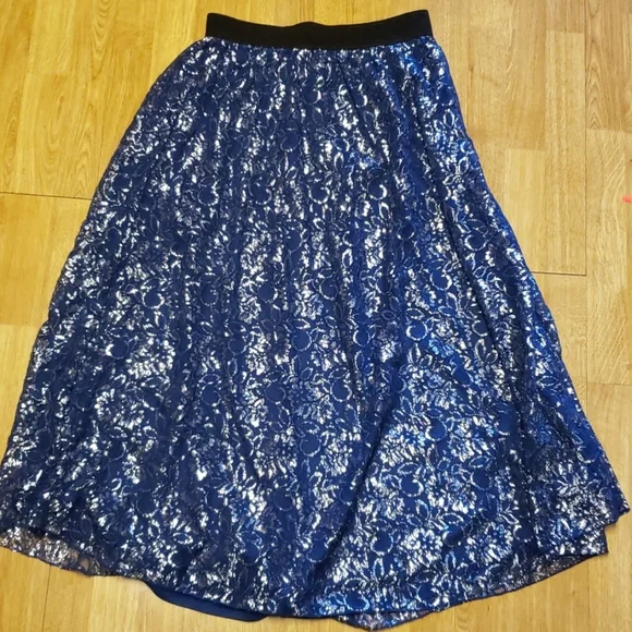 NWT LulaRoe Elegant blue & silver Lucy skirt M