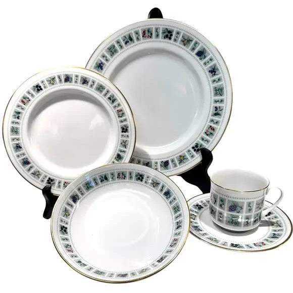 Royal Doulton England Tapestry TC1024 Fine China 5-Piece Place Setting-Excellent