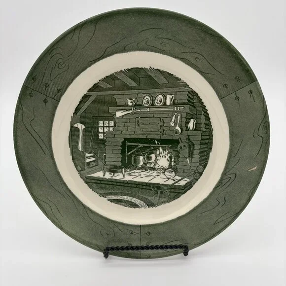 Pre-Owned Vintage Green and White Colonial Homestead By Royal Dinner Plate.