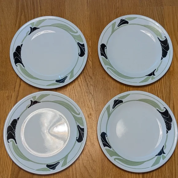 Vintage Corelle Black Orchid Flowers Desert Plate 6 3/4