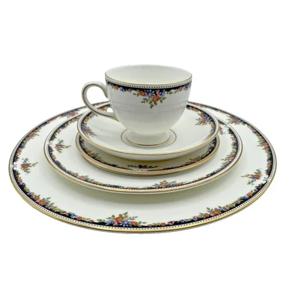 Wedgwood Osborne 5 Piece Place Setting MINT Condition Bone China England