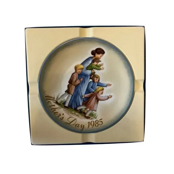 Schmid Hummel Mothers Day1985 A Mothers Journey Decorative Wall Hanging Plate