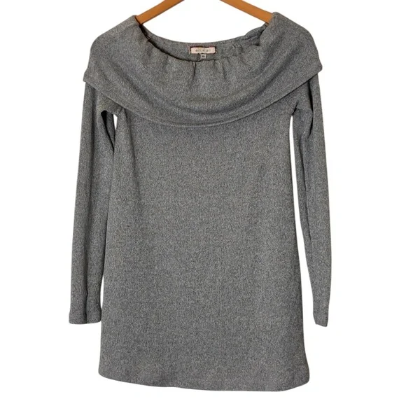 Eri + Ali | Like new gray off the shoulder long sleeve knit sweater