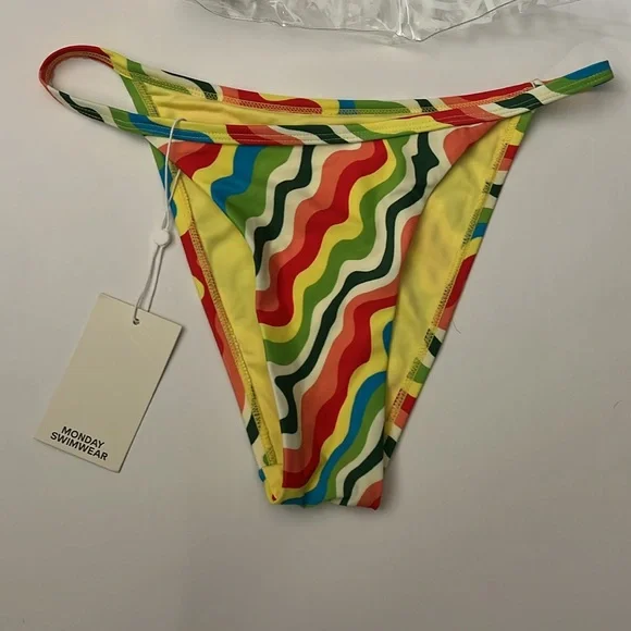 Monday swimwear Kauai bottom- island Aruba size small- NWT