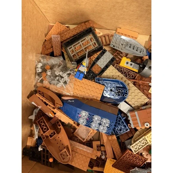 LEGO Pirate and ship Lot mini fig