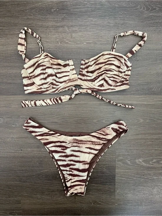 Monday Swimwear Bikini Set Clovelly Top Large Bikini Bottoms Medium Tiger Print