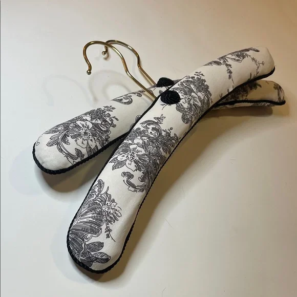 Padded Fabric Clothes Hangers Black White Floral Pattern Gold Metal Swivel Hook
