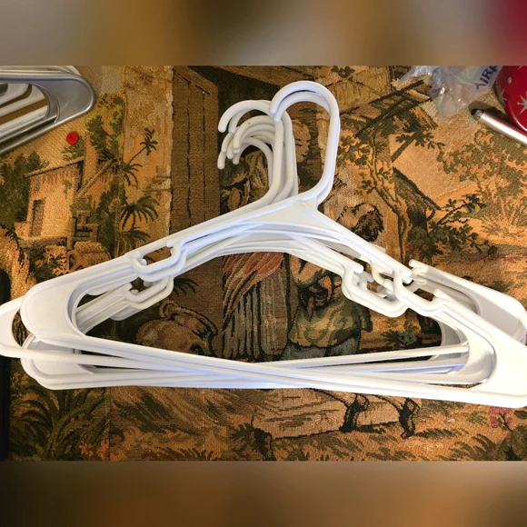 White Plastic Hangers Set 10 pieces