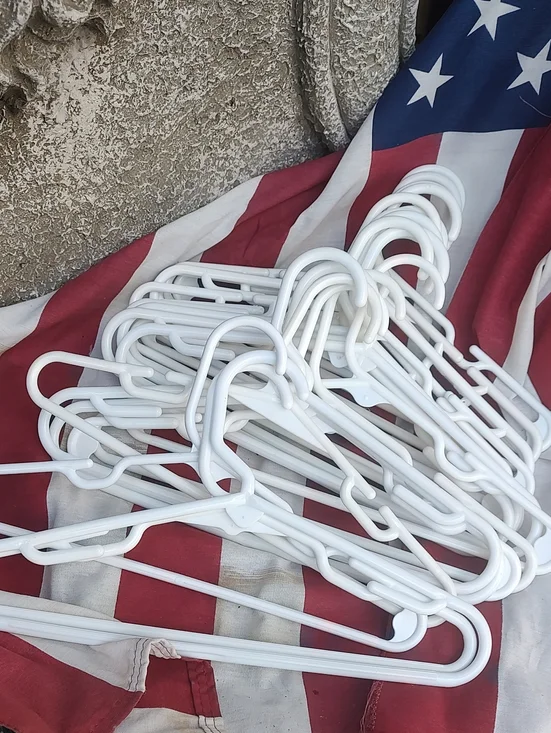 Kids///White Plastic Clothes Hangers - 20 Hangers,Total