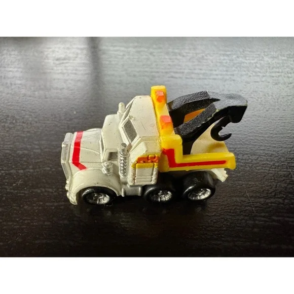 Vintage 1980s Galoob Micro Machines Kenworth Semi Wrecker Tow Truck White Yellow