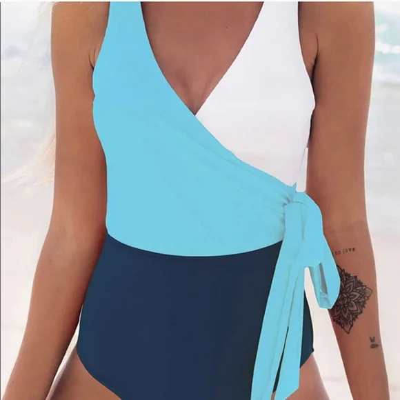 Cupshe blue and white one-piece swimsuit Size Medium
