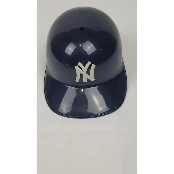 New York Yankees Batting Helemet. Vintage 1969 Made‎ In USA Batting Practice.