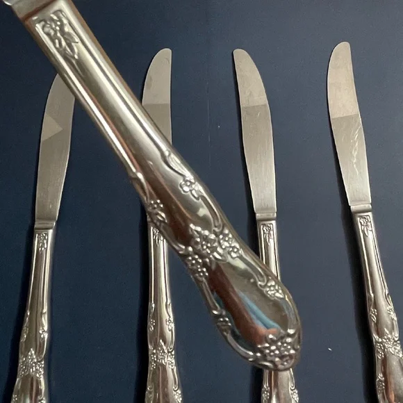 Oneida Wm Rogers Flatware Fenway Pattern 5 Dinner Knives Made in USA Stunning!