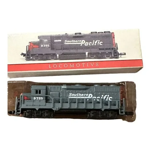 Southern Pacific Locomotive No. 9725 model engine 4